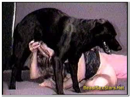 Amateur ZooSex - Mature Women With Her Dogs