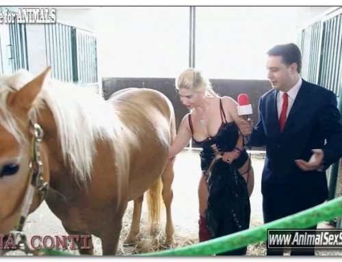 102 – Andrea Dipre Moana Conti give a blowjob horse